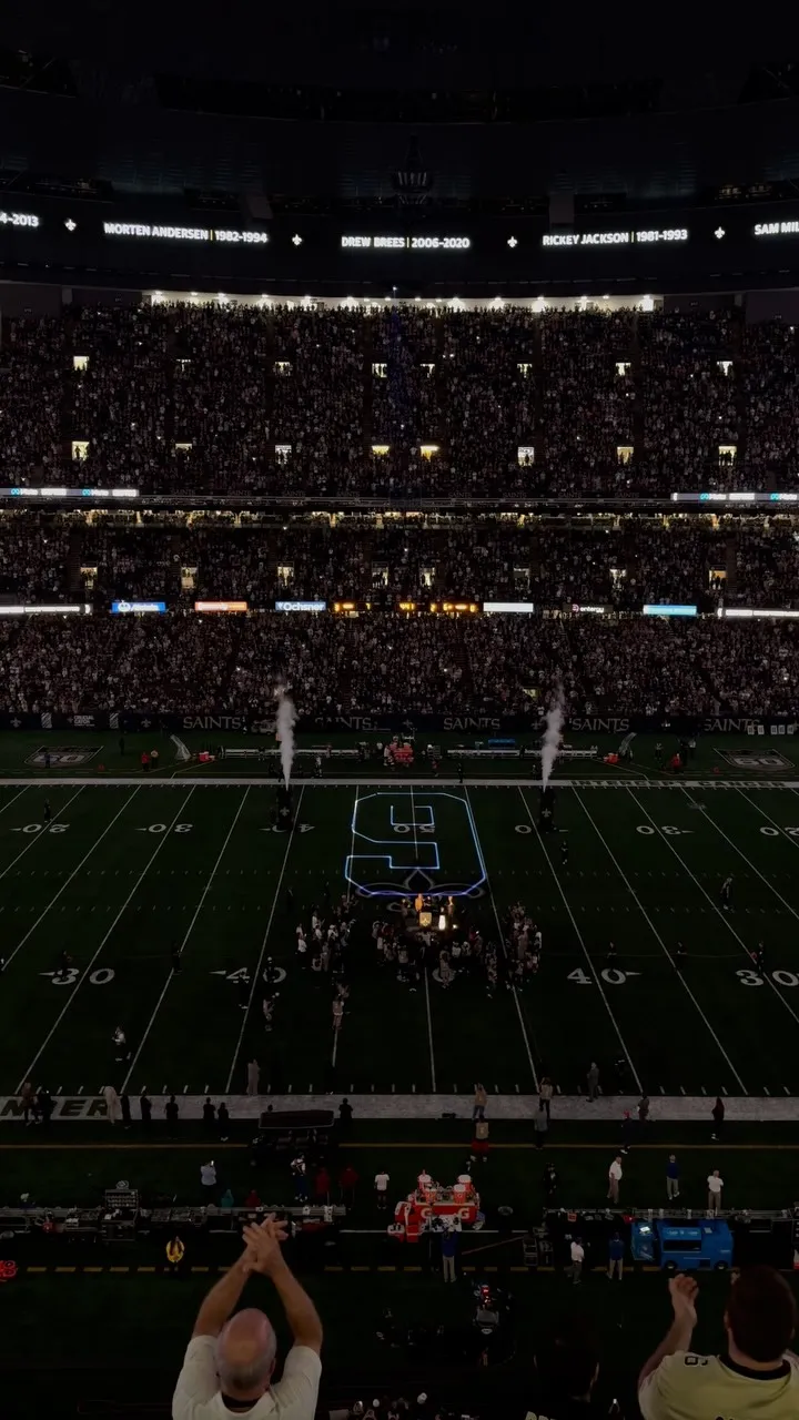 @saints legend @drewbrees is now officially inducted into the Saints’ Ring of Honor ⚜️

#s