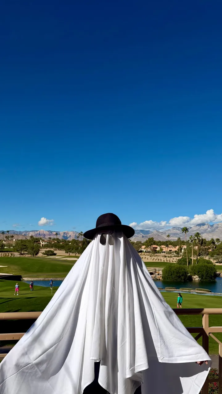 👻 We caught someone hanging around the Club… and it looks like he’s getting ready for Hal