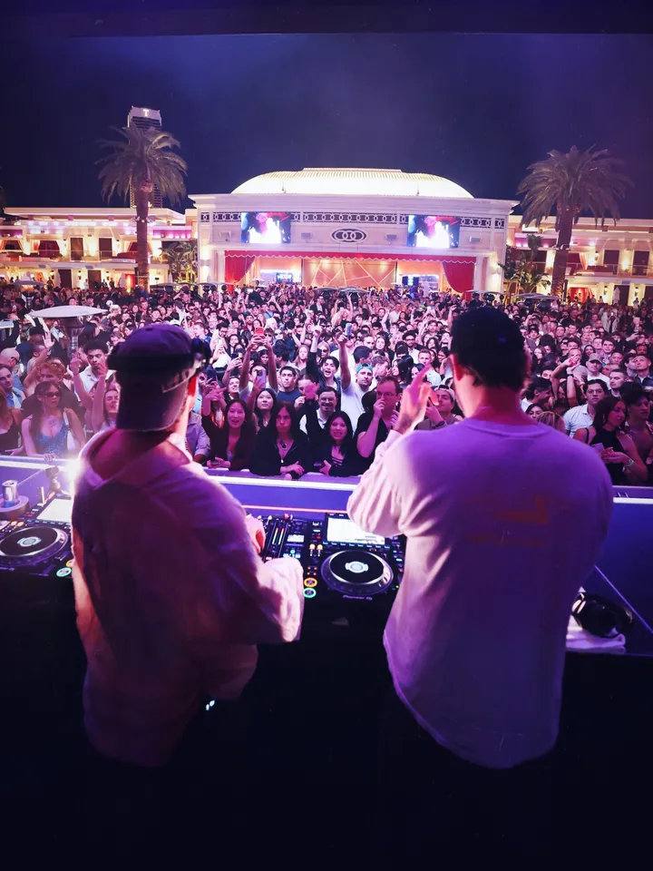 It’s this fun ALL THE TIME with @TheChainsmokers 🚀🪩⛓️💥