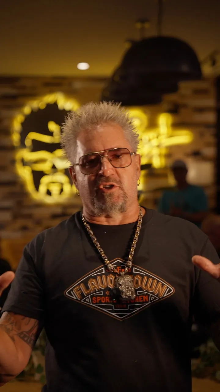 Late night in Flavortown hits different. 🌶️🍻 Happy hour pricing on the fries, tacos, sli