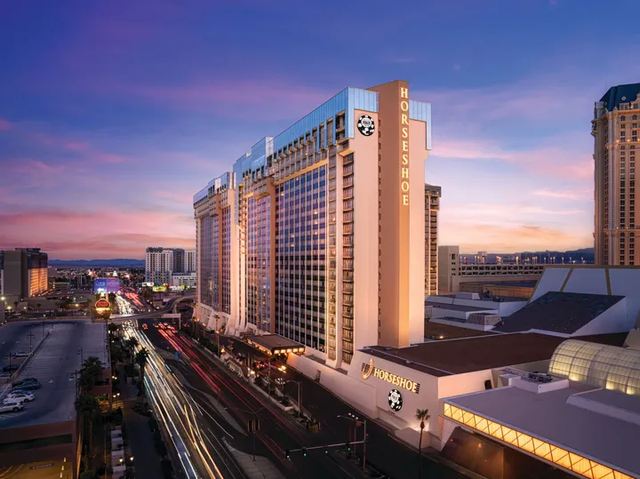 Big Vegas savings start here!✨ Save up to 60% on stays at Horseshoe Las Vegas, plus enjoy 