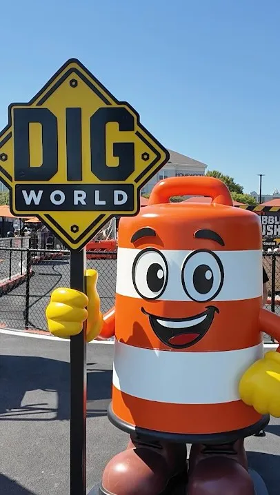 Say Hello to Holly Phillips, the operations manager at Dig World in Grapevine, Texas. 🚜

