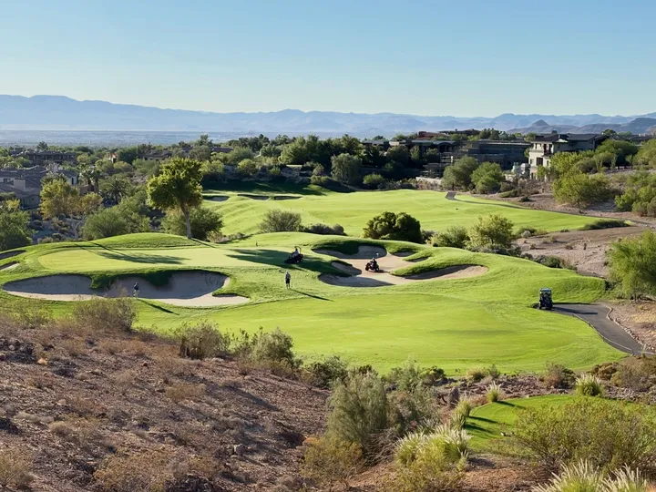 Glad to be back! ⛳️☀️ Great views, good company, and another beautiful day on the course. 