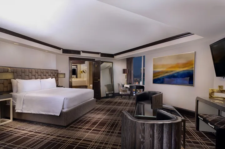 ✈️ 🌆 Every Vegas stay has a story. Make Treasure Island Las Vegas part of yours.

#handwr