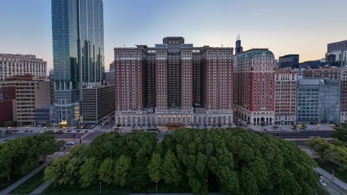 Hilton Chicago (Michigan Avenue & Grant Park)