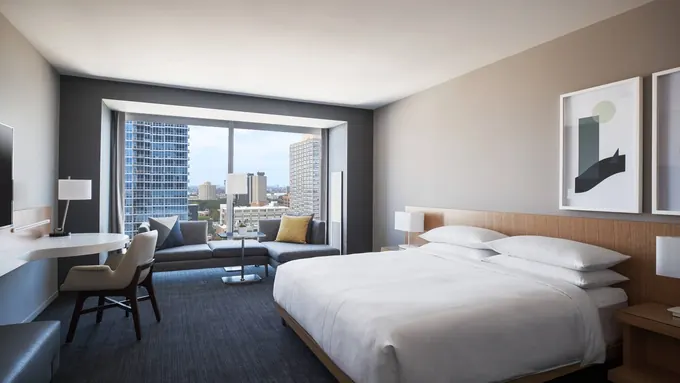 Marriott Marquis Chicago (Connected to McCormick Place)