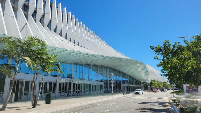 Miami Beach, FL convention corridor