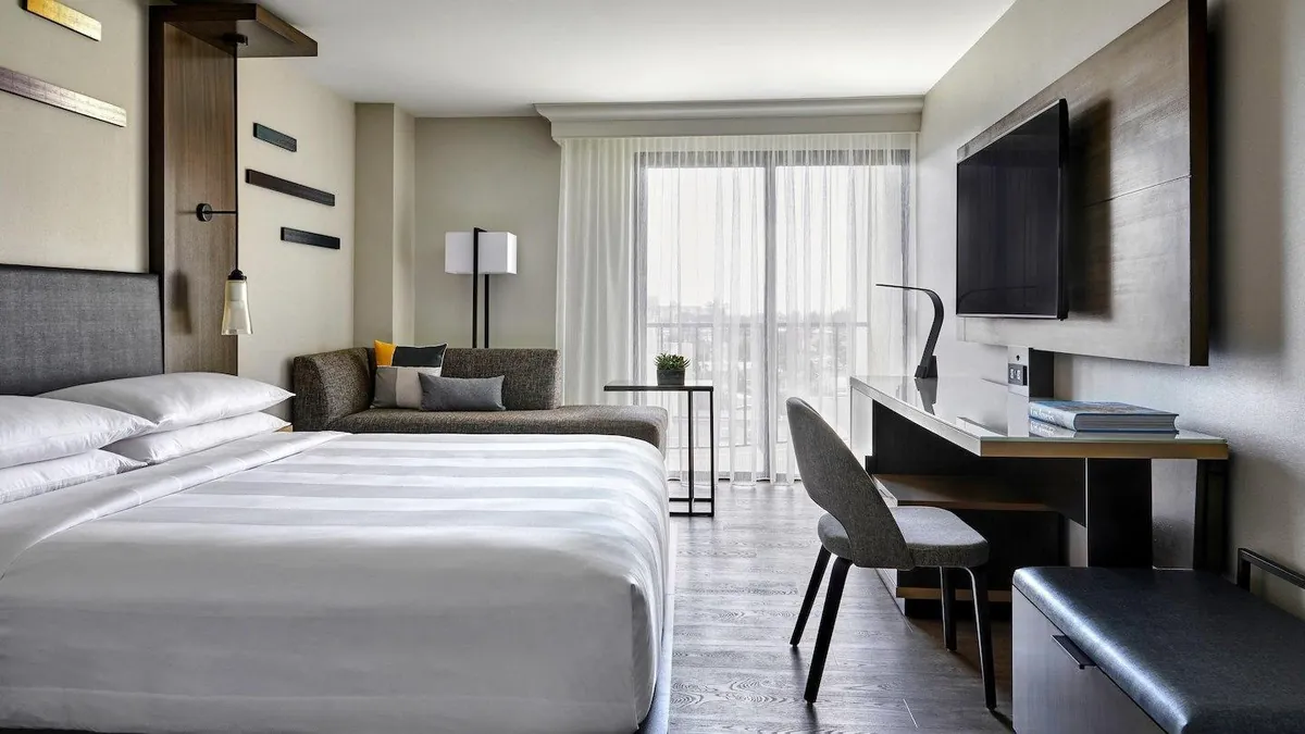 Anaheim Marriott exhibit halls and ballroom capacities