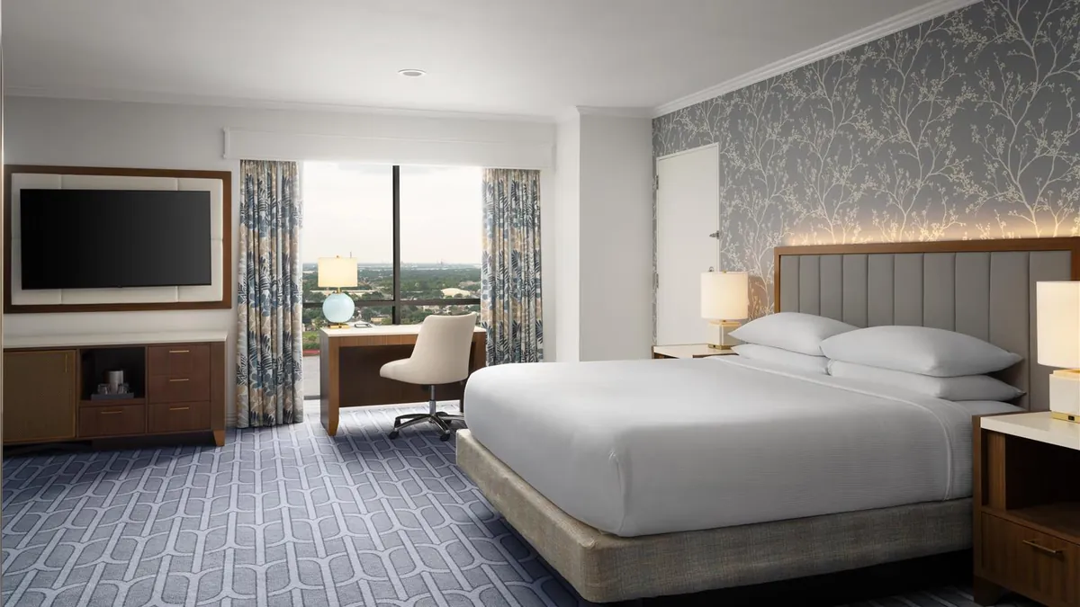 Hilton New Orleans Riverside exhibit halls and ballroom capacities