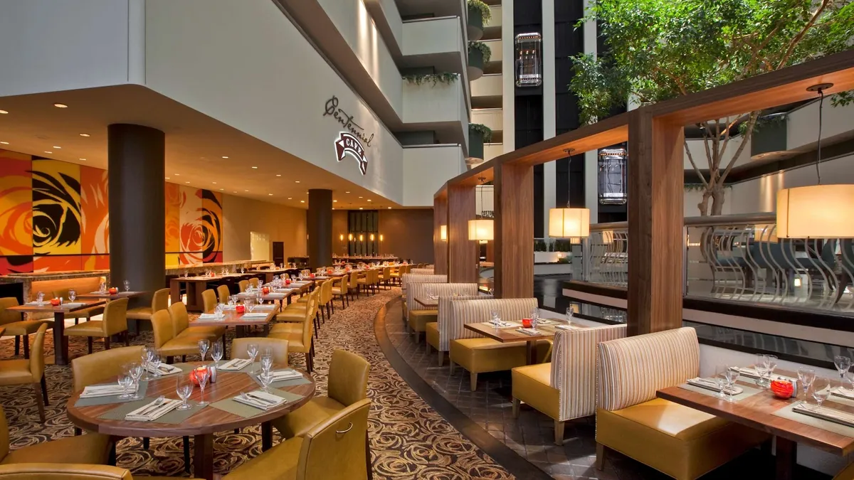 Hyatt Regency Dallas exhibit halls and ballroom capacities