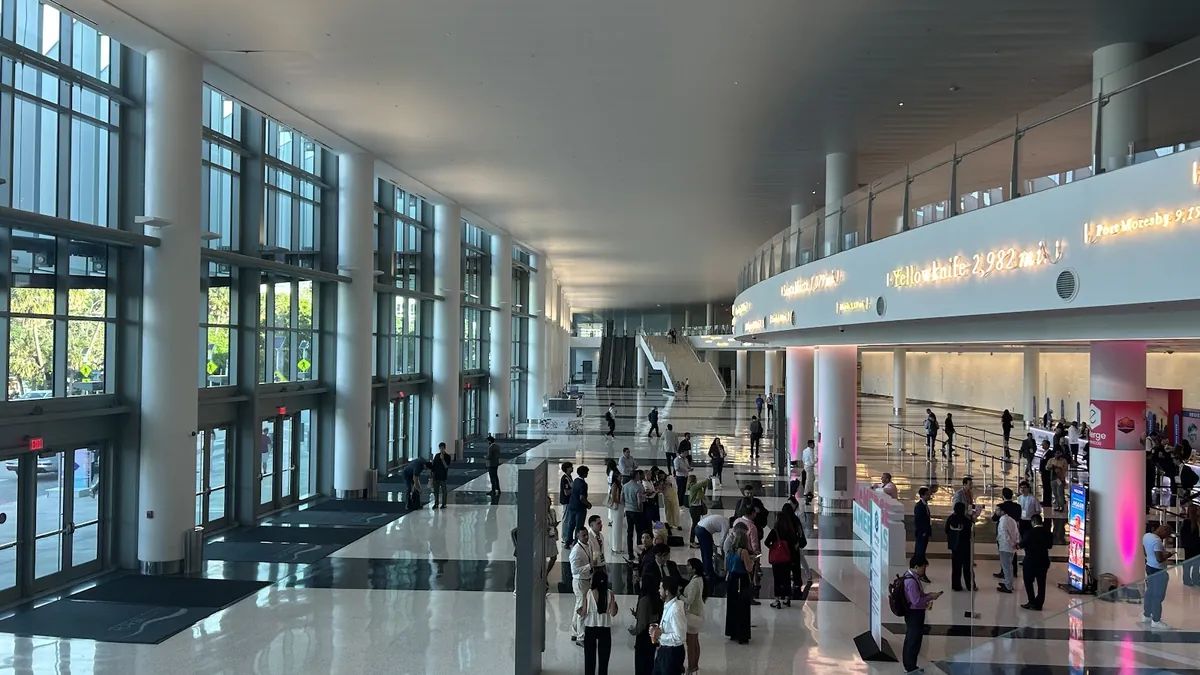 Miami Beach Convention Ctr exhibit halls and ballroom capacities