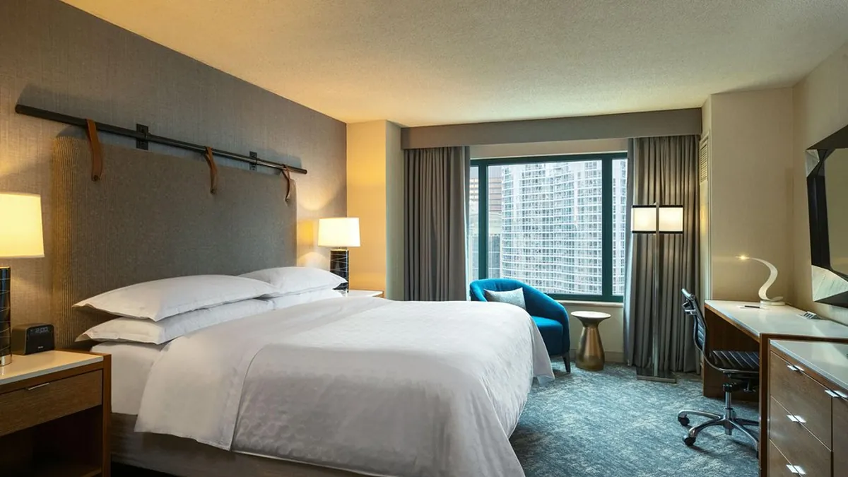 Sheraton Grand Chicago exhibit halls and ballroom capacities