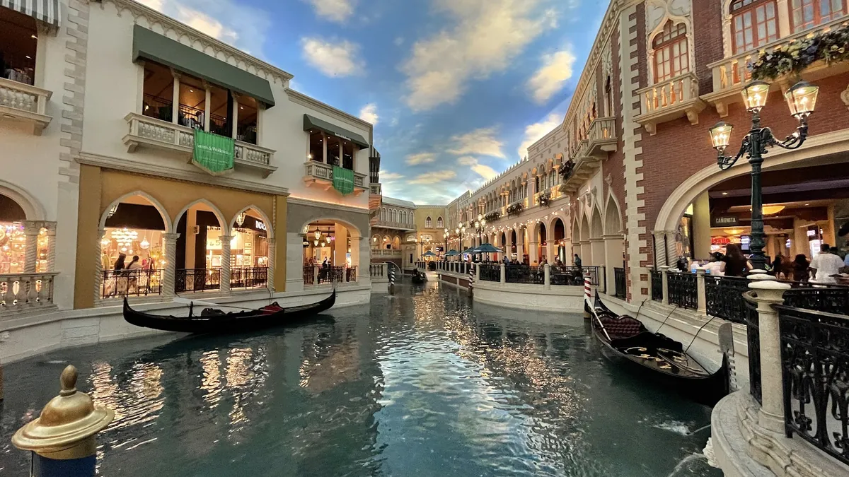 The Venetian Theatre exhibit halls and ballroom capacities