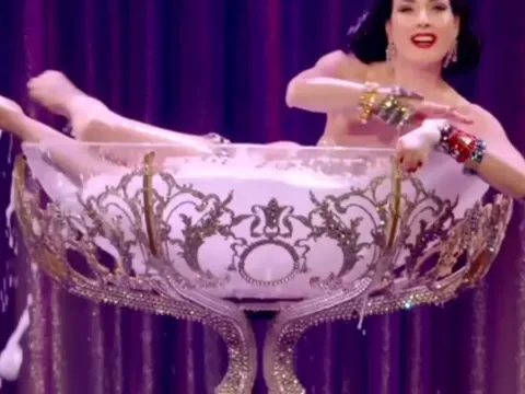 Voltaire Belle de Nuit Cabaret dispatch by @voltairelv